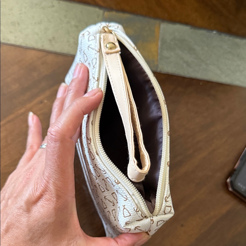 Patterned Beige Cosmetic Pouch - image 4